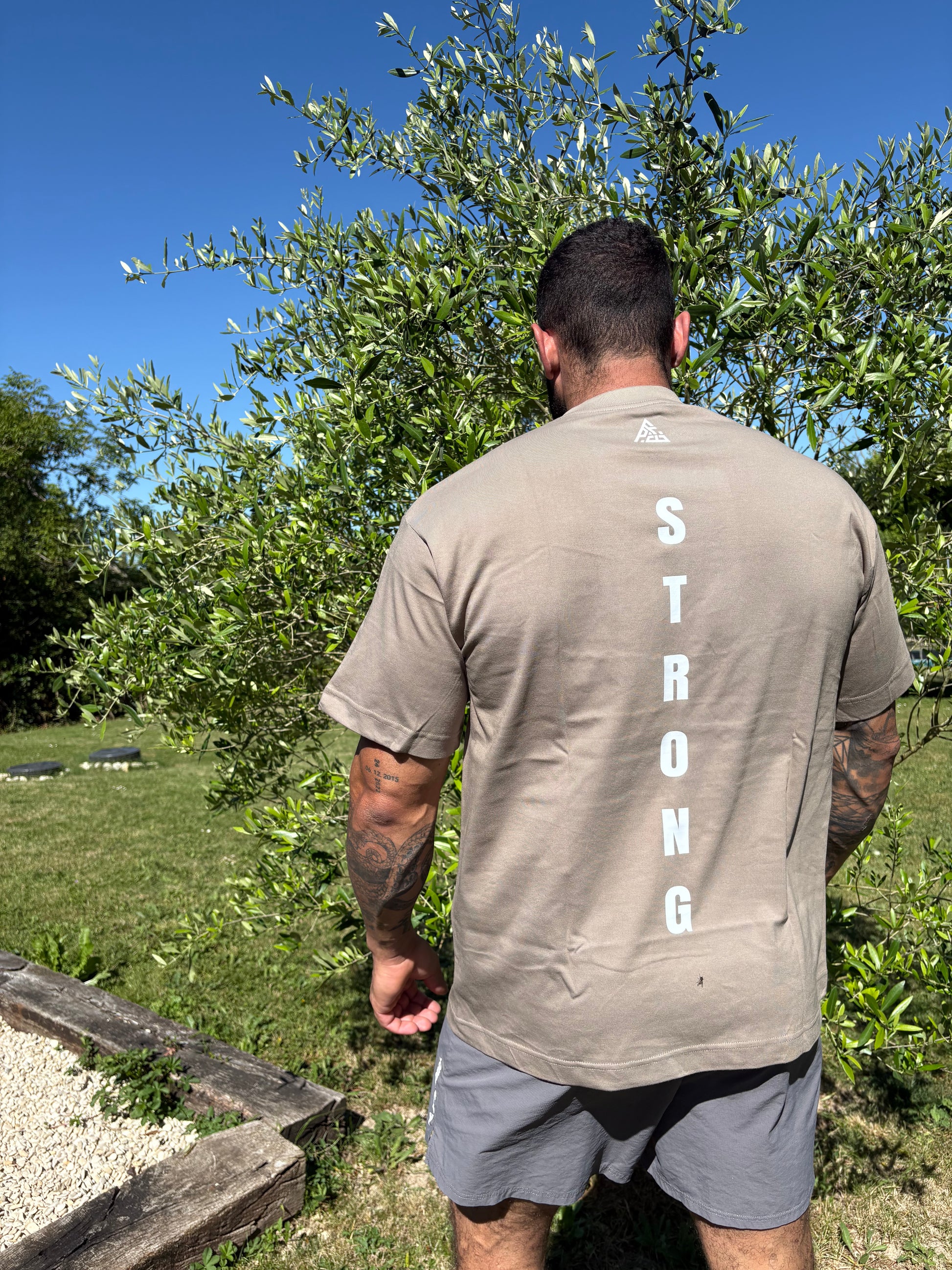 T-shirt oversize "STRONG"
